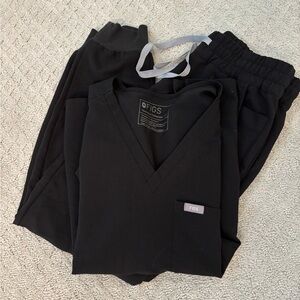 Figs black set - small petite one pocket top - xs petite uman relaxed joggers